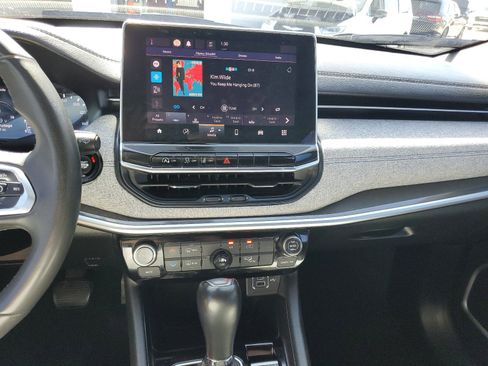 Used 2023 Jeep Compass Latitude image 29