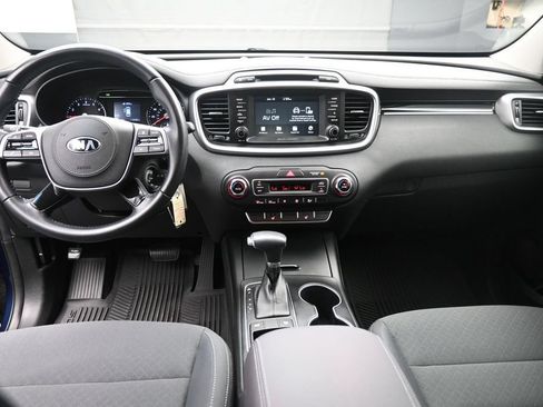 Used 2019 Kia Sorento FWD w/ LX Convenience Package image 9