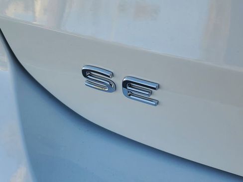 New 2026 Volkswagen Taos SE FWD image 6