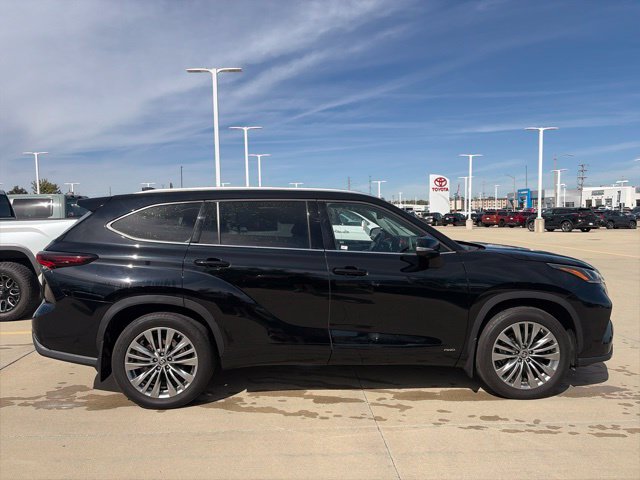 Used 2024 Toyota Highlander Limited AWD/4WD image 8