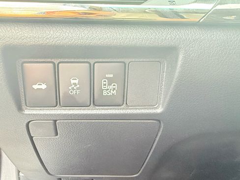 Used 2013 Toyota Avalon XLE Touring image 19