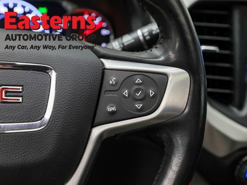 Used 2022 GMC Acadia SLT w/ Technology Package image 16