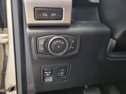 Used 2018 Ford F150 Platinum w/ Equipment Group 701A Luxury image 24