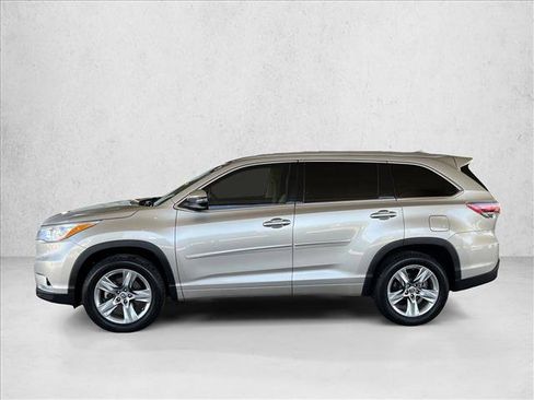 Used 2016 Toyota Highlander Limited FWD image 2