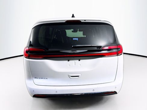 Used 2023 Chrysler Pacifica Touring-L FWD image 31