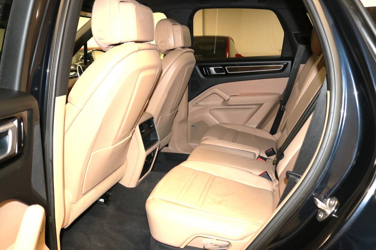 Used 2020 Porsche Cayenne Turbo AWD/4WD image 13