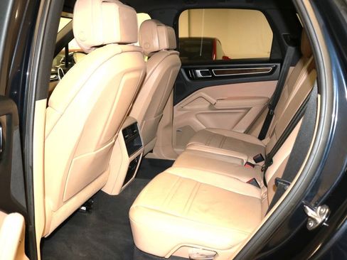 Used 2020 Porsche Cayenne Turbo AWD/4WD image 13