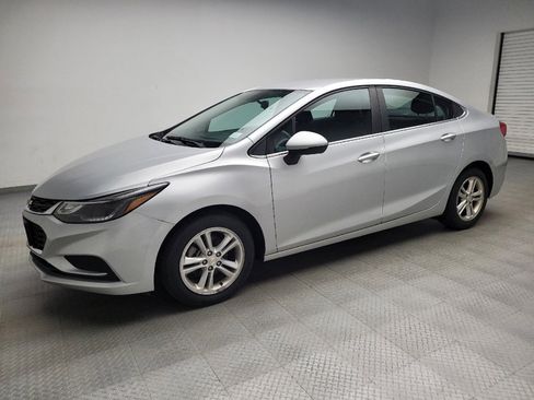 Used 2017 Chevrolet Cruze LT FWD image 2