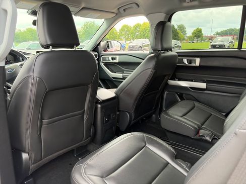 Used 2024 Ford Explorer XLT w/ Equipment Group 202A AWD/4WD image 27