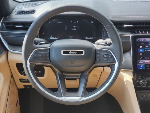 Used 2024 Jeep Grand Cherokee Limited image 33