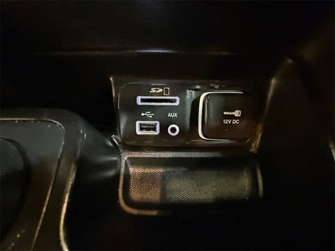 Used 2016 Jeep Cherokee Limited image 23