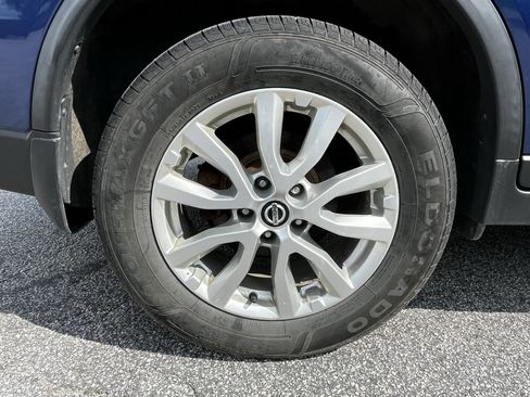 Used 2020 Nissan Rogue SV AWD/4WD image 10