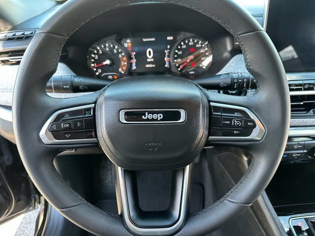 Used 2024 Jeep Compass Latitude AWD/4WD image 12