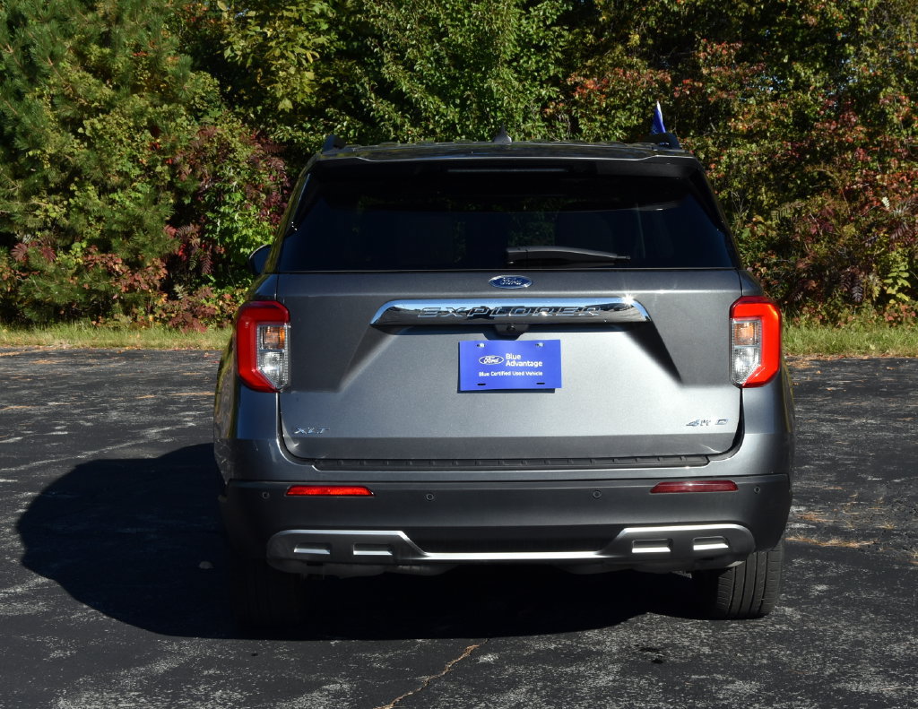 Certified 2024 Ford Explorer XLT w/ Equipment Group 202A AWD/4WD image 4