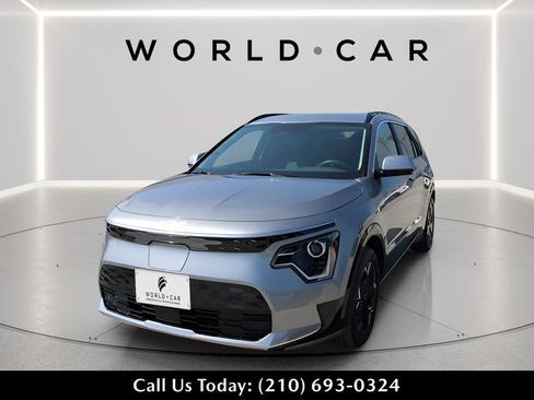 Certified 2024 Kia Niro Wind FWD image 3