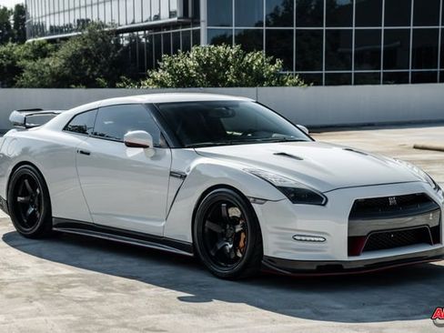 Used 2014 Nissan GT-R Premium image 54