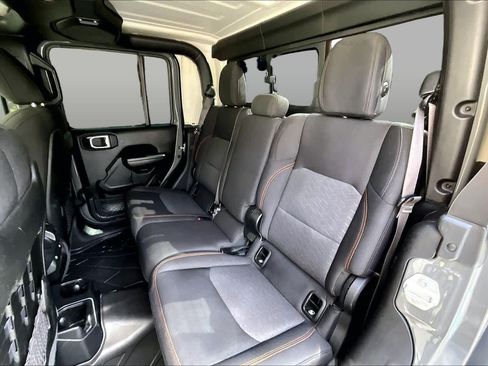 Used 2021 Jeep Gladiator Mojave AWD/4WD image 26