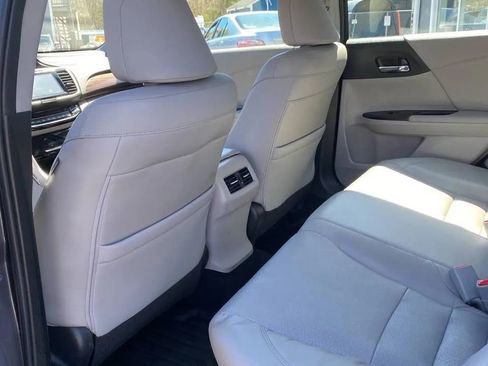 Used 2017 Honda Accord EX-L image 18