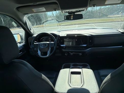 Used 2024 GMC Sierra 1500 SLT image 30