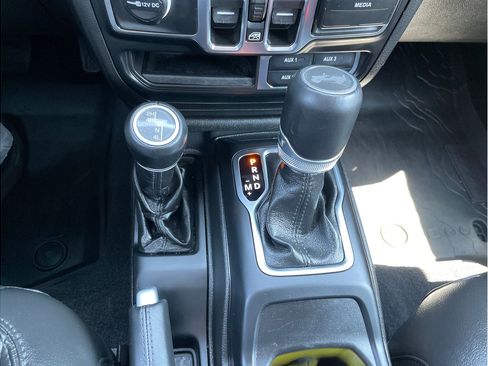 Used 2022 Jeep Wrangler Unlimited Sahara AWD/4WD image 23