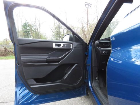 Used 2020 Ford Explorer XLT AWD/4WD image 9