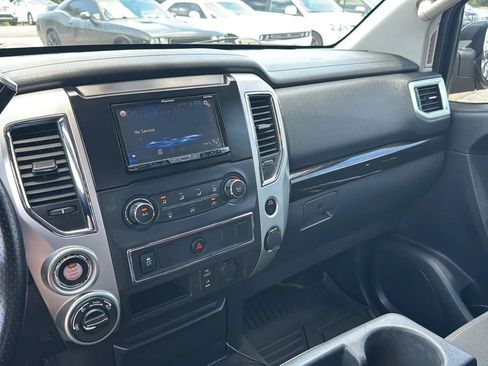 Used 2017 Nissan Titan SV AWD/4WD image 31
