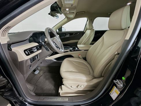 Used 2022 Lincoln Nautilus FWD w/ Premium Package image 13