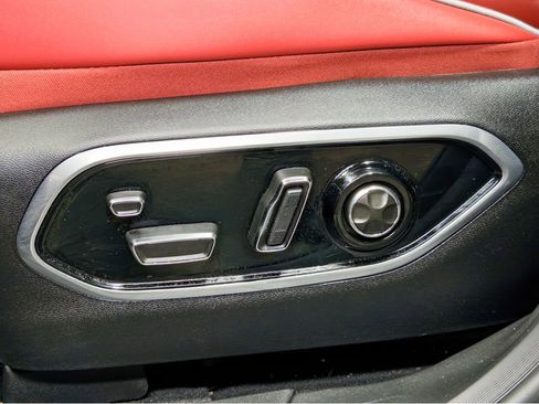 Used 2025 Jeep Wagoneer S Launch Edition image 6