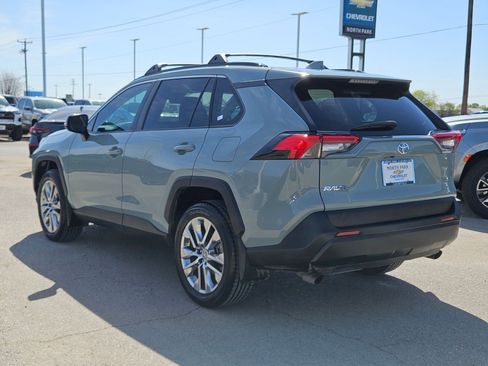 Used 2019 Toyota RAV4 XLE Premium image 3
