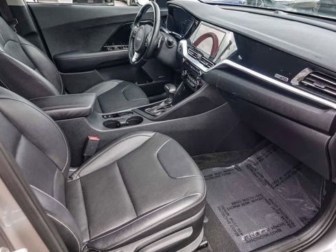 Certified 2022 Kia Niro Touring Special Edition FWD image 15