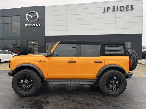 Used 2022 Ford Bronco Wildtrak image 2