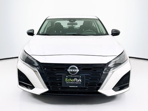 Used 2024 Nissan Altima 2.5 SV image 2