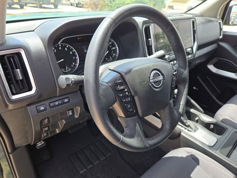 Certified 2025 Nissan Frontier SV w/ SV Convenience Package RWD image 10