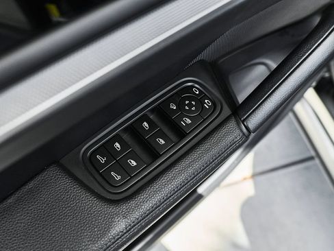 Used 2024 Porsche Cayenne AWD/4WD image 15