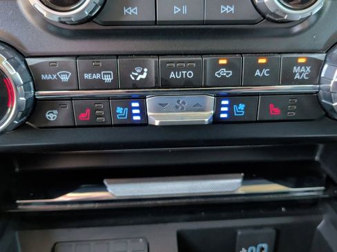 Used 2024 Ford F250 Lariat w/ Lariat Ultimate Package AWD/4WD image 29