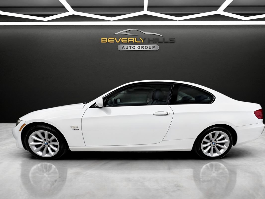 Used 2011 BMW 335i xDrive Coupe AWD/4WD image 2