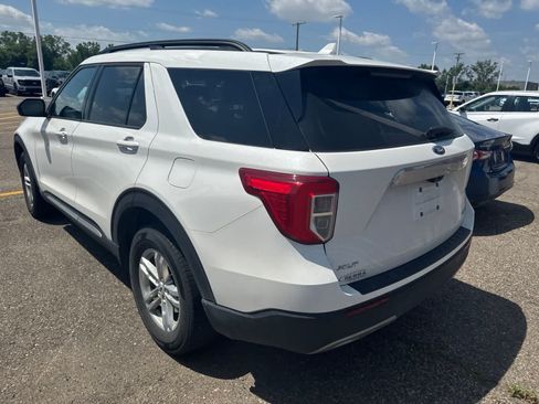Used 2023 Ford Explorer XLT w/ Equipment Group 202A AWD/4WD image 16