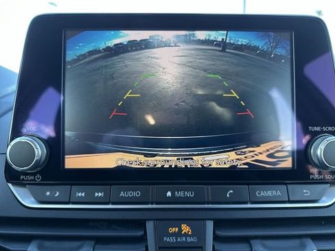 Used 2024 Nissan Altima 2.5 SV image 14