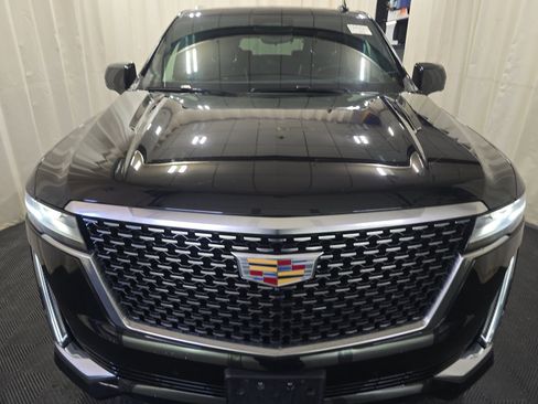 Used 2021 Cadillac Escalade Premium Luxury image 2