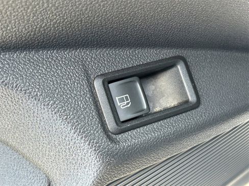 Used 2022 Volkswagen Taos SEL image 25