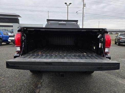 Used 2019 Toyota Tacoma TRD Sport AWD/4WD image 18