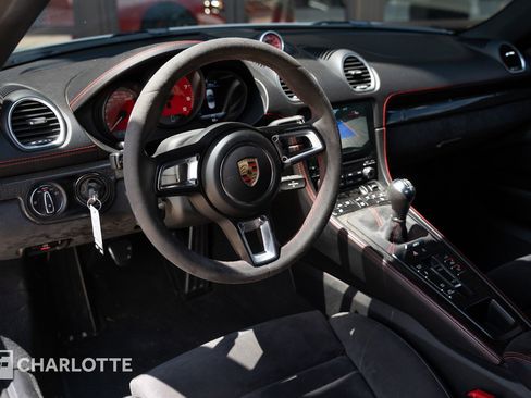 Used 2021 Porsche 718 Boxster Spyder RWD image 3