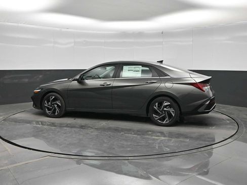 New 2026 Hyundai Elantra Limited FWD image 5