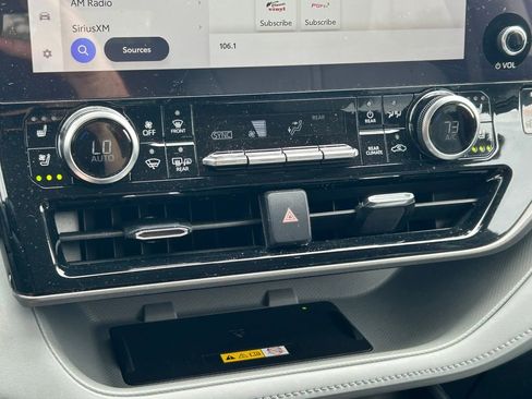 Used 2023 Toyota Highlander Limited image 39