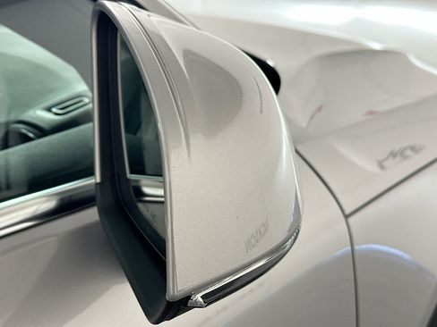 Used 2025 Volvo XC40 B5 Core image 10