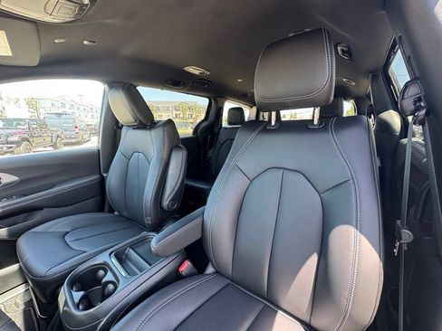 New 2027 Chrysler Pacifica Select FWD image 20