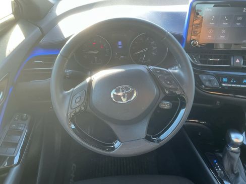 Used 2020 Toyota C-HR XLE image 8