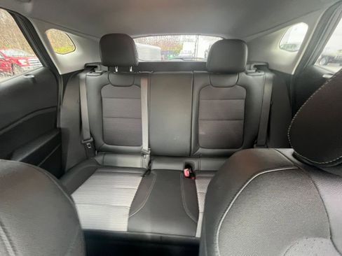 Used 2025 Chevrolet Trax LT w/ LT Convenience Package image 32