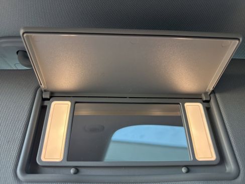 Used 2024 Jeep Grand Cherokee Limited w/ Black Appearance Package image 28