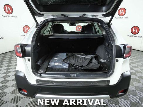 Used 2025 Subaru Outback Limited AWD/4WD image 10